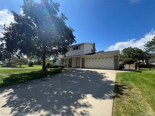 2715 Caterham Dr, Waterford, MI 48329