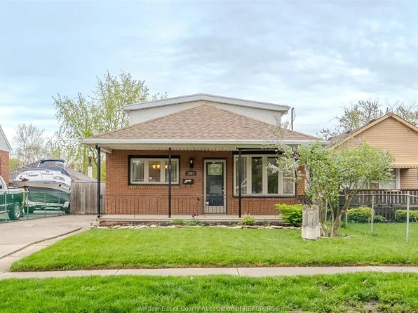 1564 Buckingham Dr, Windsor, ON N8T 2A4