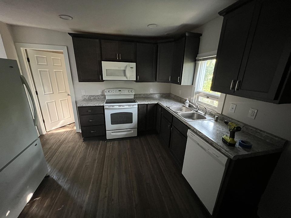 1st image of 403 Queen Ave N #2