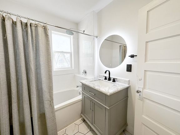 5th image of 1010 Gould Ave NE