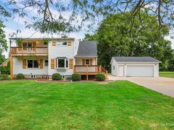 111 Golfview Ct, Sandwich, IL 60548