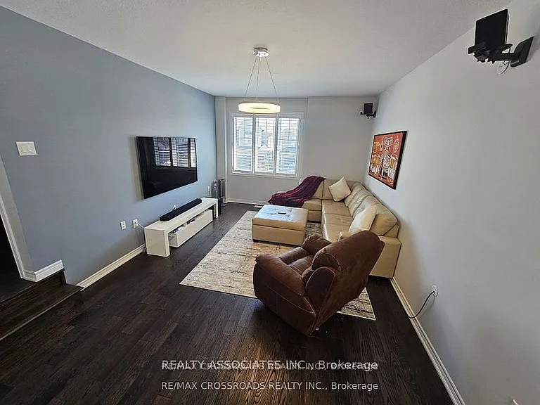 35 Cutts Cres — Photo 10