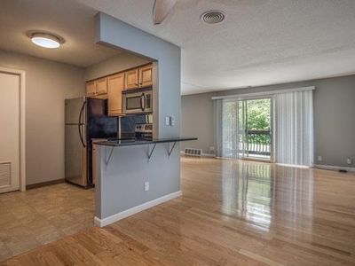 4147 Roanoke Rd APT 16, Kansas City, MO, 64111