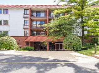 2046 Saint Johns Ave APT 3B, Highland Park, IL