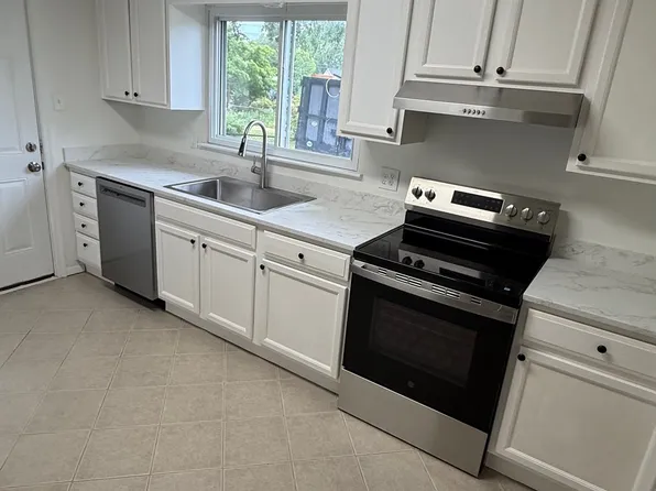 608 Iris Ct, Virginia Beach, VA 23462
