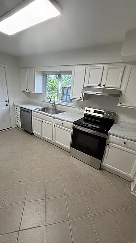 608 Iris Ct Photo 1