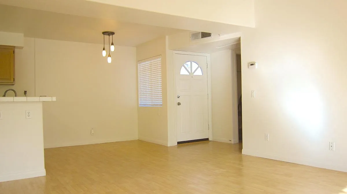 2 bed, 1075 sqft, $3,288 — Photo 2