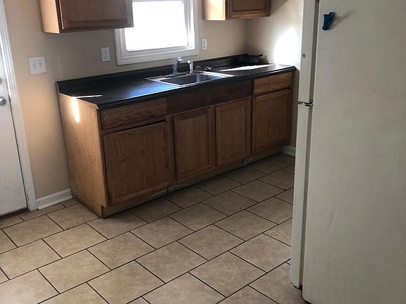 2nd image of 212 Curry Ct