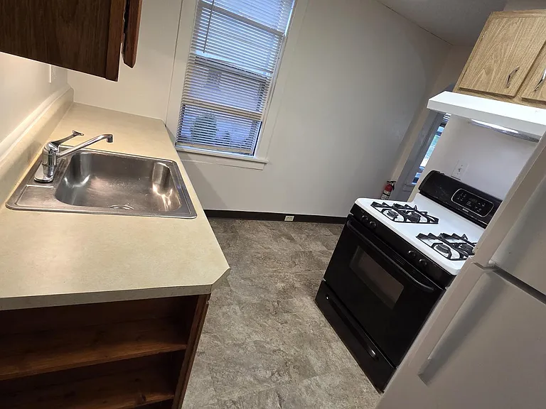 Kitchen (new flooring)