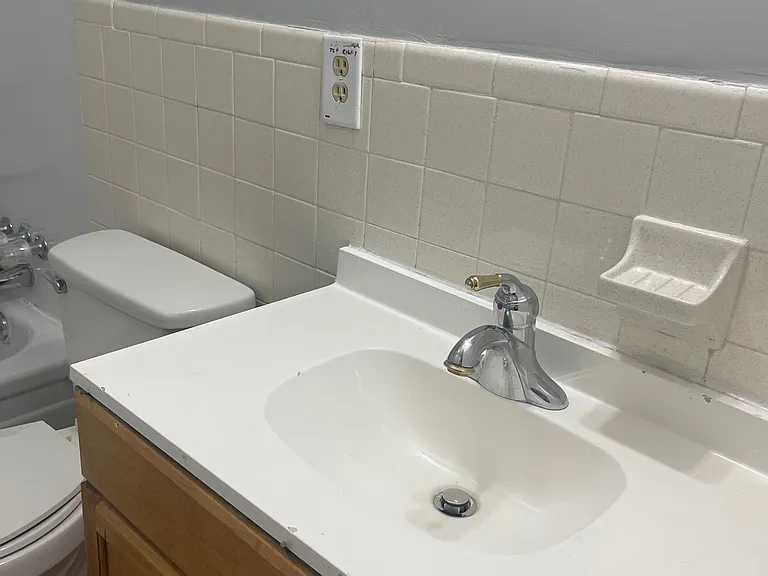16 Hughes Ave — Photo 8