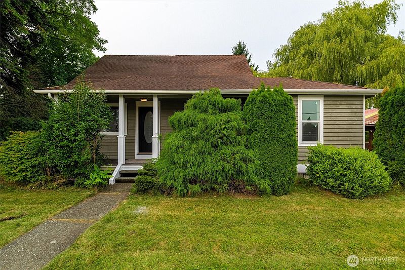 2nd image of 811 Nooksack Avenue