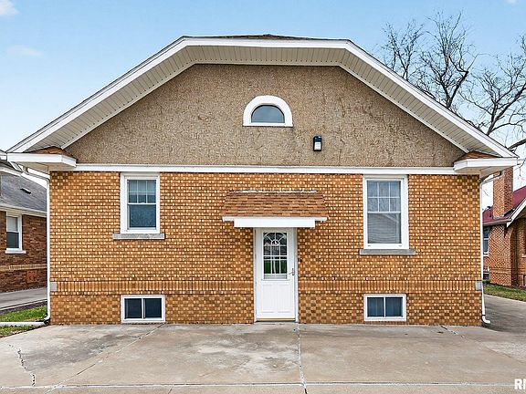4th image of 1061 Brown Ave