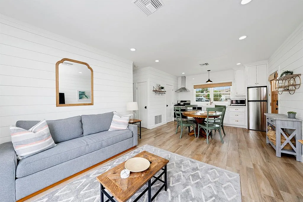 2 bed, 750 sqft, $4,000 — Photo 2