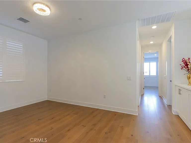 126 Carmine — Photo 25