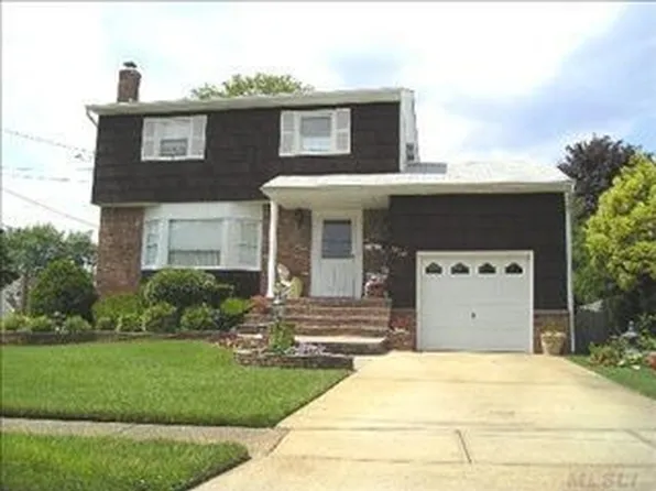 1859 Leonard Ln, Merrick, NY 11566