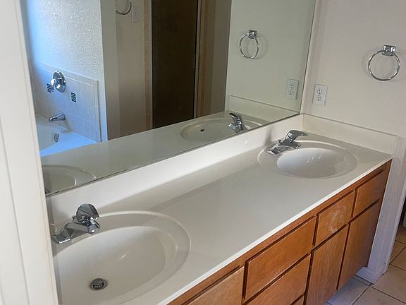 5th image of 4719 Shumard Dr