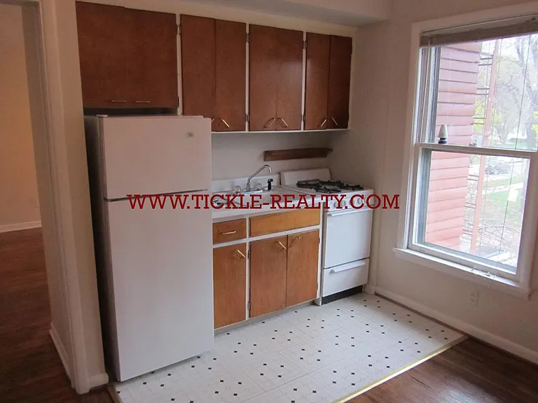139 Park Ave — Photo 2