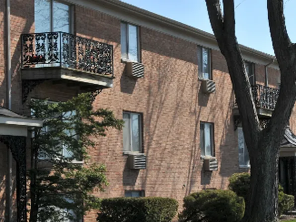 22901 Nine Mile Rd #J5, Saint Clair Shores, MI 48080