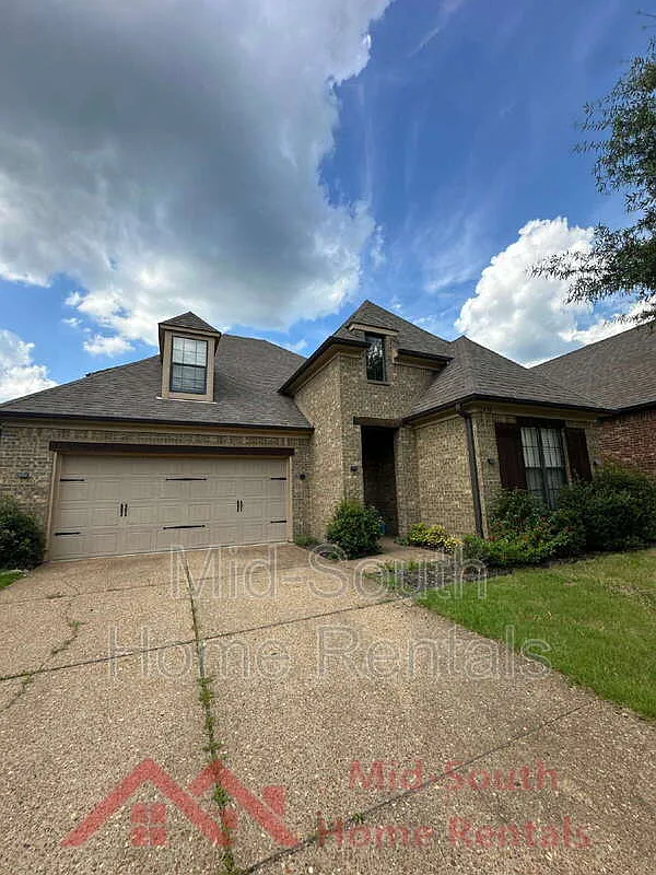 3 bed, 2.0 bath, 2166 sqft, $2,395 — Photo 2
