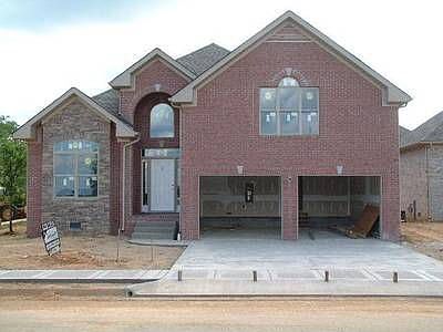 1st image of 134 Clarendon Trce