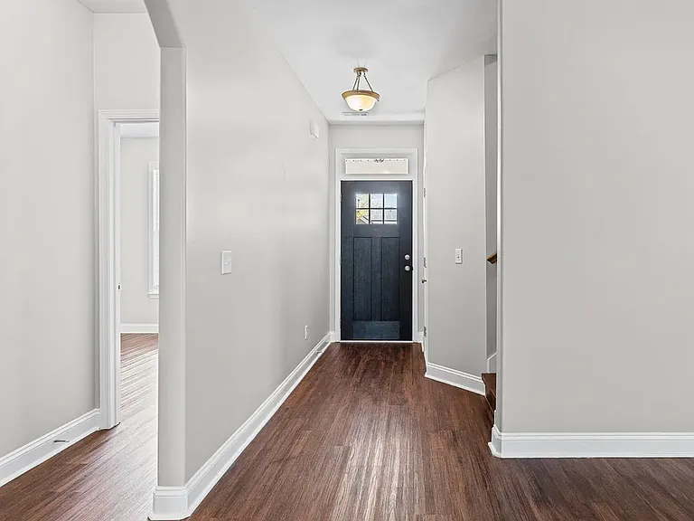 141 Bur Oak Dr — Photo 3