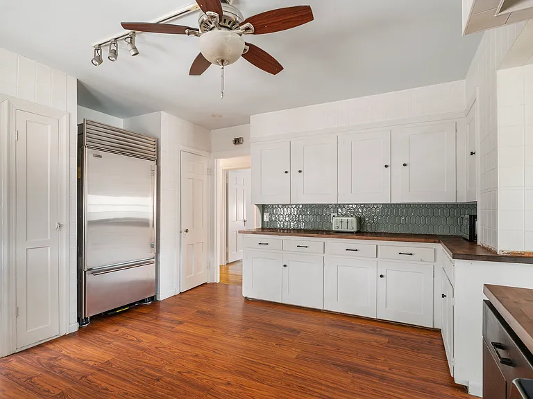 6016 Saint Clair Ave — Photo 4