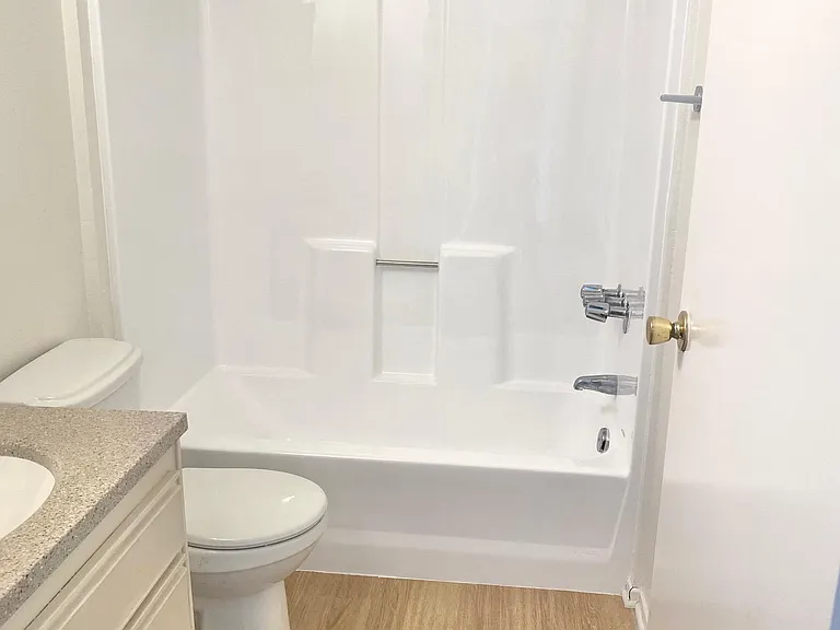 2 bathroom unit!