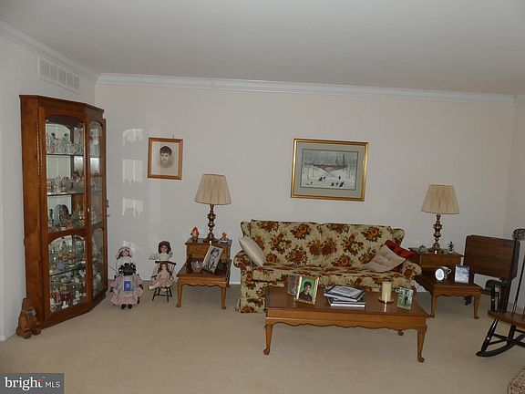 4th image of 225 Bond Ave