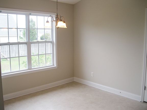 4th image of 679 Walston Dr