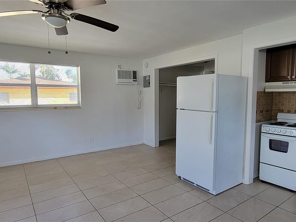 1st image of 229 SE 1st St #3