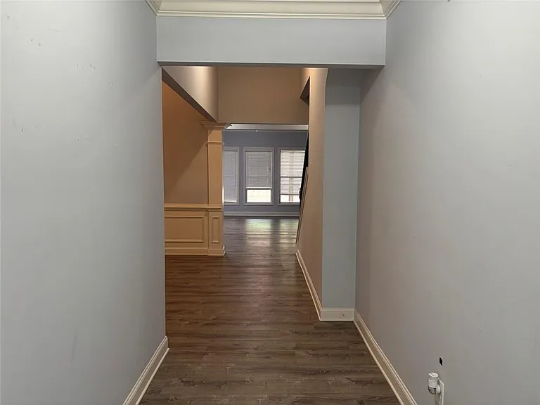 1927 Willoughby Dr — Photo 3