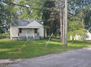26809 James Ave, Flat Rock, MI 48134