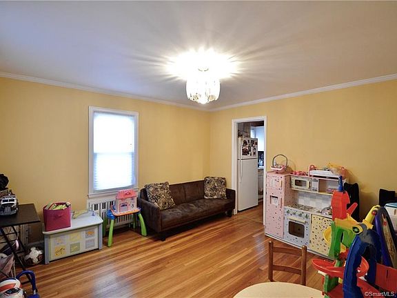 4th image of 489 Amsterdam Ave