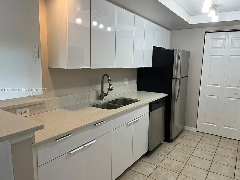 4171 N Haverhill Rd #1013 — Photo 13