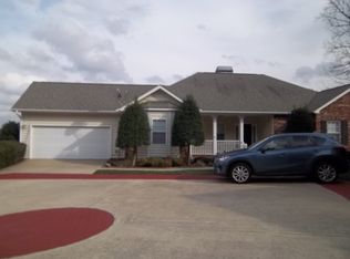 605 Carriage Commons Dr, Hendersonville, NC 28791