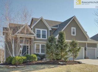 12191 S Sunray Dr, Olathe, KS 66061