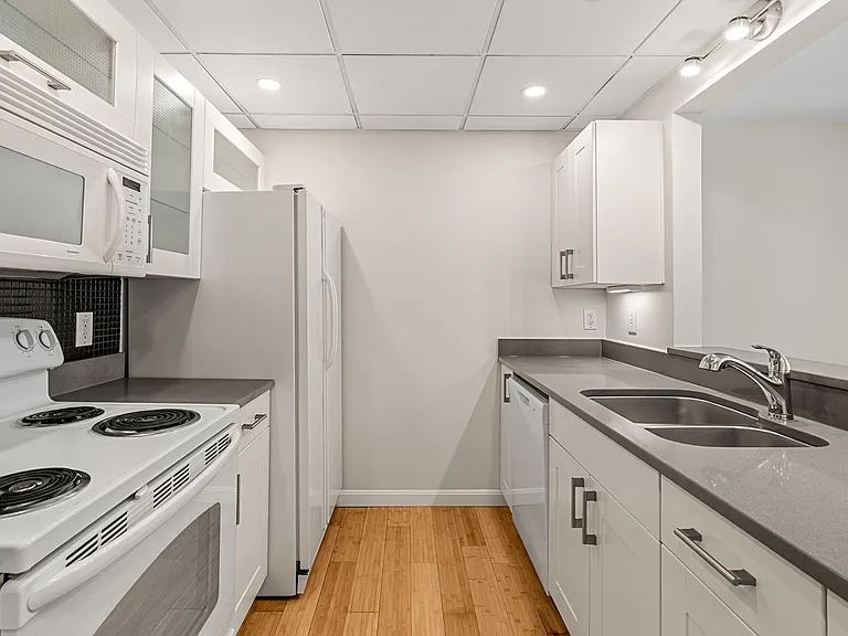1008 Massachusetts Ave — Photo 14