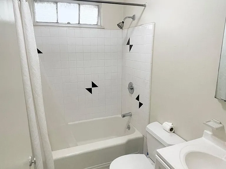 1003 Lombard St — Photo 14