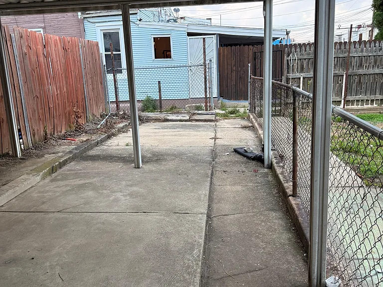 541 Perry St — Photo 18