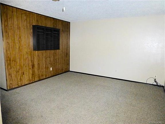5th image of 905 Charles Dr