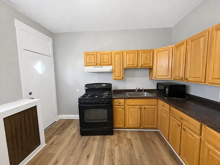 1215 N Ellwood Ave — Photo 7