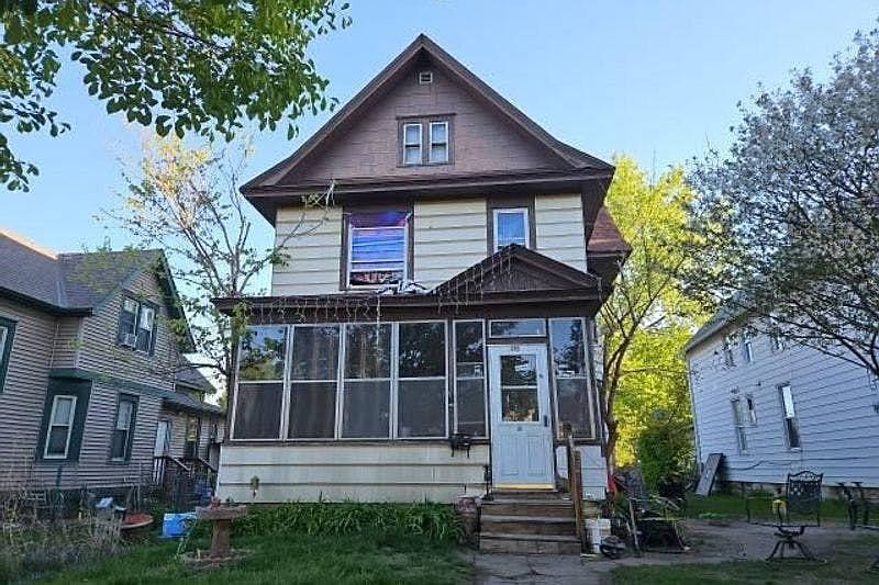 1st image of 689 Charles Ave