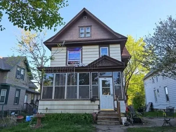 689 Charles Ave, Saint Paul, MN 55104