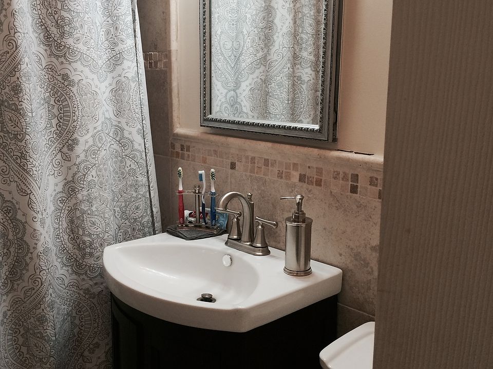 2nd image of 72 Laurel Pl