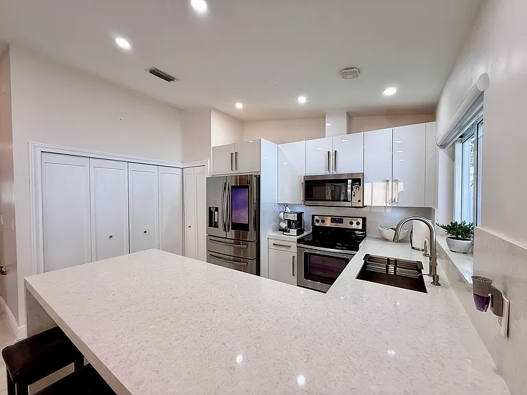 14333 SW 52nd St — Photo 11