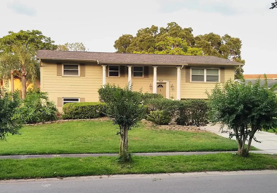 5 bed, 2403 sqft, $1,500 — Photo 1