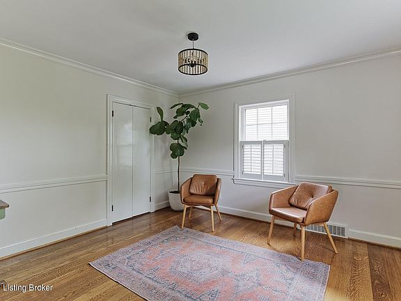 4th image of 2426 Ashwood Dr