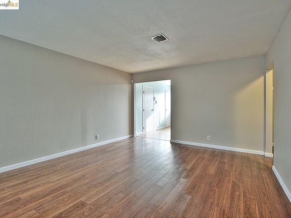 4th image of 251 Patricia Ave