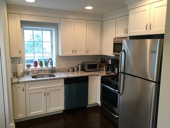 Granite counters, stainless steel appliances 
