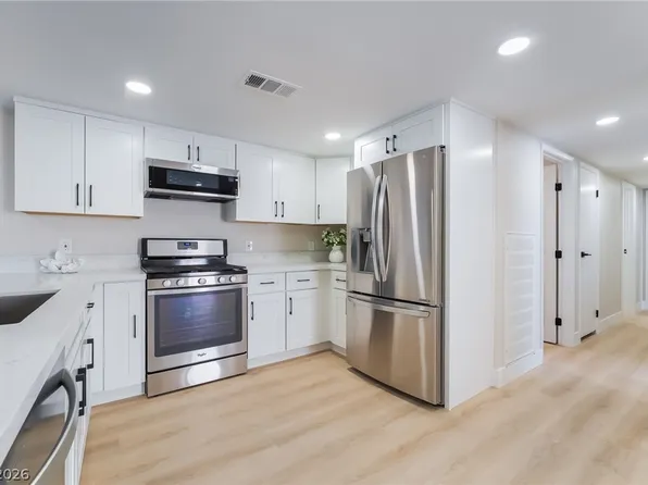 3743 Colonial Dr, Las Vegas, NV 89121